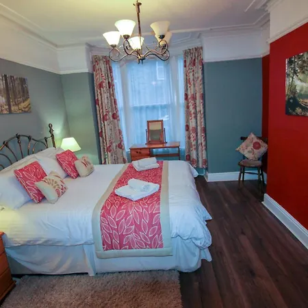 Carlton Ground Floor, Centrally Located In
