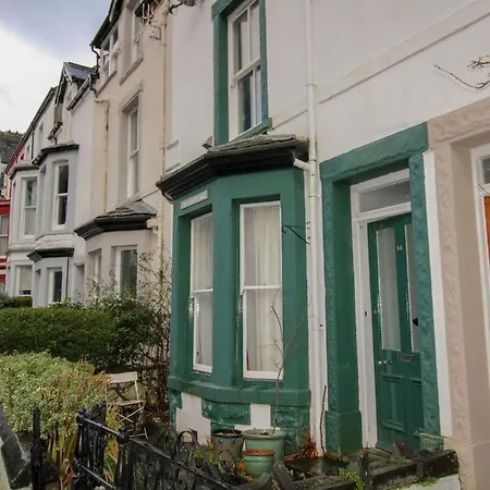 Carlton Ground Floor, Centrally Located In *